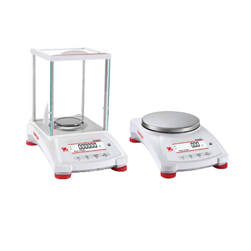 balanza analítica y de precisión Ohaus en laboratorio de control de calidad